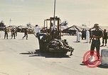 Standbild Betrieb neues Leben Vietnam, 1975, aus Sekunde 58 historischem Filmmaterial Videoclip 65675043921