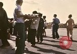 Immagine di Funzionamento Nuova vita United States USA, 1975, secondo 16 filmato di repertorio 65675043924