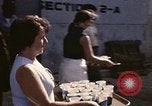 Immagine di Funzionamento Nuova vita United States USA, 1975, secondo 30 filmato di repertorio 65675043924