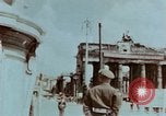 Standbild britische Truppen Berlin Deutschland, 1945, aus Sekunde 8 historischem Filmmaterial Videoclip 65675043968
