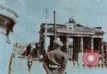 Standbild britische Truppen Berlin Deutschland, 1945, aus Sekunde 9 historischem Filmmaterial Videoclip 65675043968