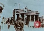 Standbild britische Truppen Berlin Deutschland, 1945, aus Sekunde 10 historischem Filmmaterial Videoclip 65675043968