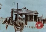 Standbild britische Truppen Berlin Deutschland, 1945, aus Sekunde 11 historischem Filmmaterial Videoclip 65675043968