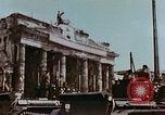 Standbild britische Truppen Berlin Deutschland, 1945, aus Sekunde 25 historischem Filmmaterial Videoclip 65675043968