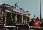 Standbild britische Truppen Berlin Deutschland, 1945, aus Sekunde 27 historischem Filmmaterial Videoclip 65675043968