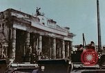 Standbild britische Truppen Berlin Deutschland, 1945, aus Sekunde 32 historischem Filmmaterial Videoclip 65675043968