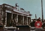 Standbild britische Truppen Berlin Deutschland, 1945, aus Sekunde 34 historischem Filmmaterial Videoclip 65675043968