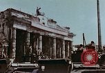 Standbild britische Truppen Berlin Deutschland, 1945, aus Sekunde 38 historischem Filmmaterial Videoclip 65675043968