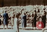 Immagine di Civili tedesco Berlino Germania, 1945, secondo 9 filmato di repertorio 65675043970