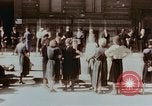 Immagine di Civili tedesco Berlino Germania, 1945, secondo 22 filmato di repertorio 65675043970