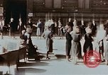 Immagine di Civili tedesco Berlino Germania, 1945, secondo 23 filmato di repertorio 65675043970