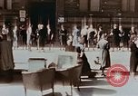 Immagine di Civili tedesco Berlino Germania, 1945, secondo 24 filmato di repertorio 65675043970