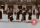 Immagine di Civili tedesco Berlino Germania, 1945, secondo 33 filmato di repertorio 65675043970