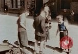 Immagine di Ragazzi tedesco Berlino Germania, 1945, secondo 5 filmato di repertorio 65675043971