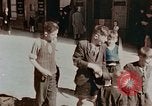 Immagine di Ragazzi tedesco Berlino Germania, 1945, secondo 7 filmato di repertorio 65675043971