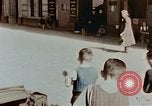 Immagine di Ragazzi tedesco Berlino Germania, 1945, secondo 8 filmato di repertorio 65675043971