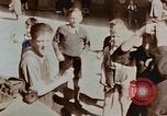 Immagine di Ragazzi tedesco Berlino Germania, 1945, secondo 14 filmato di repertorio 65675043971