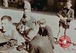 Immagine di Ragazzi tedesco Berlino Germania, 1945, secondo 17 filmato di repertorio 65675043971