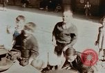 Immagine di Ragazzi tedesco Berlino Germania, 1945, secondo 21 filmato di repertorio 65675043971