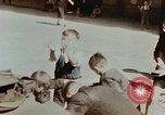 Immagine di Ragazzi tedesco Berlino Germania, 1945, secondo 24 filmato di repertorio 65675043971