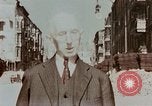 Immagine di Civili tedesco Berlino Germania, 1945, secondo 12 filmato di repertorio 65675043972