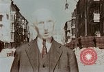 Immagine di Civili tedesco Berlino Germania, 1945, secondo 18 filmato di repertorio 65675043972