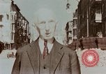 Immagine di Civili tedesco Berlino Germania, 1945, secondo 24 filmato di repertorio 65675043972