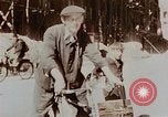 Immagine di Civili tedesco Berlino Germania, 1945, secondo 45 filmato di repertorio 65675043972