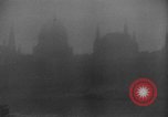Image des navires de guerre allemands avancer le long du Danube dans Seconde Guerre Mondiale Budapest Hongrie, 1944, de la seconde 9 séquences d'archives historiques vidéo 65675043978