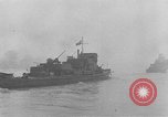 Image des navires de guerre allemands avancer le long du Danube dans Seconde Guerre Mondiale Budapest Hongrie, 1944, de la seconde 18 séquences d'archives historiques vidéo 65675043978