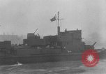 Image des navires de guerre allemands avancer le long du Danube dans Seconde Guerre Mondiale Budapest Hongrie, 1944, de la seconde 21 séquences d'archives historiques vidéo 65675043978