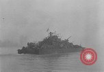Image des navires de guerre allemands avancer le long du Danube dans Seconde Guerre Mondiale Budapest Hongrie, 1944, de la seconde 25 séquences d'archives historiques vidéo 65675043978