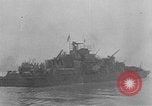 Image des navires de guerre allemands avancer le long du Danube dans Seconde Guerre Mondiale Budapest Hongrie, 1944, de la seconde 28 séquences d'archives historiques vidéo 65675043978