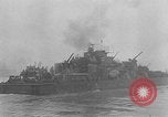 Image des navires de guerre allemands avancer le long du Danube dans Seconde Guerre Mondiale Budapest Hongrie, 1944, de la seconde 29 séquences d'archives historiques vidéo 65675043978