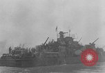 Image des navires de guerre allemands avancer le long du Danube dans Seconde Guerre Mondiale Budapest Hongrie, 1944, de la seconde 31 séquences d'archives historiques vidéo 65675043978