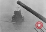 Image des navires de guerre allemands avancer le long du Danube dans Seconde Guerre Mondiale Budapest Hongrie, 1944, de la seconde 35 séquences d'archives historiques vidéo 65675043978