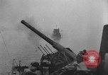 Image des navires de guerre allemands avancer le long du Danube dans Seconde Guerre Mondiale Budapest Hongrie, 1944, de la seconde 39 séquences d'archives historiques vidéo 65675043978