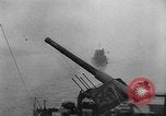 Image des navires de guerre allemands avancer le long du Danube dans Seconde Guerre Mondiale Budapest Hongrie, 1944, de la seconde 40 séquences d'archives historiques vidéo 65675043978