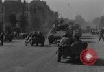 Immagine di Soldati statunitensi Parigi Francia, 1944, secondo 13 filmato di repertorio 65675043992