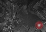 Standbild Bombardierung über Target Europa, 1946, aus Sekunde 39 historischem Filmmaterial Videoclip 65675044000