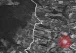 Standbild Bombardierung über Target Europa, 1946, aus Sekunde 13 historischem Filmmaterial Videoclip 65675044001