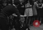 Standbild Frauen Mitarbeiter BESANCON FRANKREICH, 1944, aus Sekunde 24 historischem Filmmaterial Videoclip 65675044005