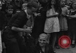 Standbild Frauen Mitarbeiter BESANCON FRANKREICH, 1944, aus Sekunde 26 historischem Filmmaterial Videoclip 65675044005