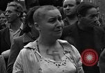 Standbild Frauen Mitarbeiter BESANCON FRANKREICH, 1944, aus Sekunde 35 historischem Filmmaterial Videoclip 65675044005