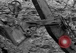 Standbild Kohle Bergbau Alberta British Columbia Kanada, 1940, aus Sekunde 32 historischem Filmmaterial Videoclip 65675044027