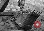 Standbild Kohle Bergbau Alberta British Columbia Kanada, 1940, aus Sekunde 36 historischem Filmmaterial Videoclip 65675044027