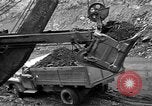 Standbild Kohle Bergbau Alberta British Columbia Kanada, 1940, aus Sekunde 43 historischem Filmmaterial Videoclip 65675044027