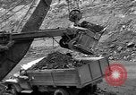 Standbild Kohle Bergbau Alberta British Columbia Kanada, 1940, aus Sekunde 45 historischem Filmmaterial Videoclip 65675044027