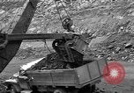 Standbild Kohle Bergbau Alberta British Columbia Kanada, 1940, aus Sekunde 47 historischem Filmmaterial Videoclip 65675044027