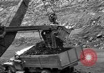 Standbild Kohle Bergbau Alberta British Columbia Kanada, 1940, aus Sekunde 48 historischem Filmmaterial Videoclip 65675044027